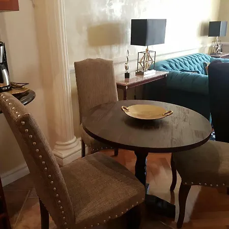 Goldstar Luxury Old Town Apartment